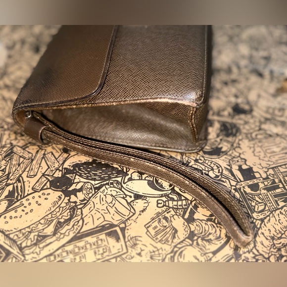 LOUIS VUITTON TAIGA SELENGA BROWN UNISEX CLUTCH - Picture 14 of 14